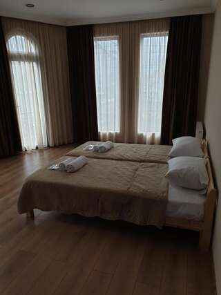 Отель Hotel Zugdidi Time Зугдиди Улучшенный двухместный номер с 2 отдельными кроватями-2